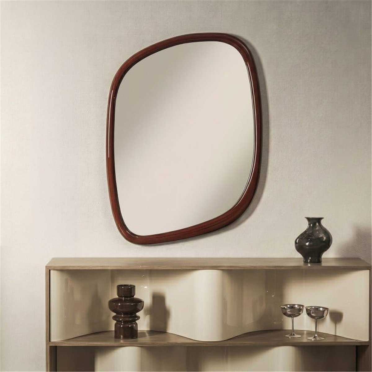Miroir mural forme irrégulière en bois bordeaux brun brillant, RECOLLECTION