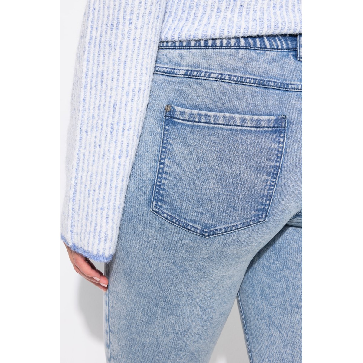 Jean Sarah en jersey bleu clair, ULLA POPKEN