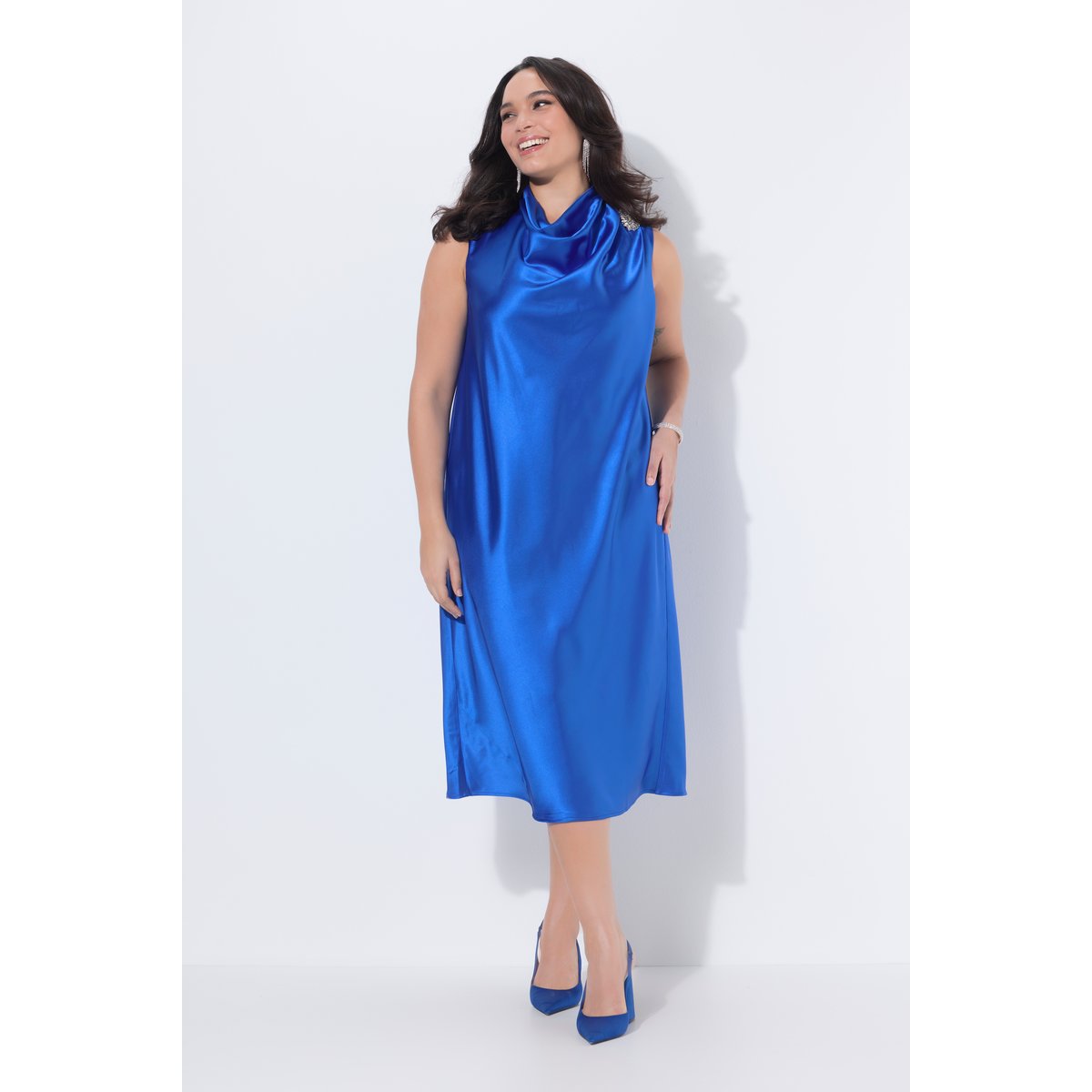 Robe midi en satin, sans manches bleu, ULLA POPKEN