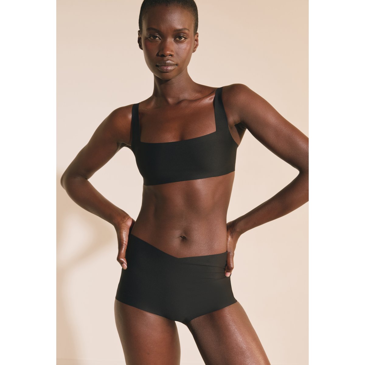 Soutien-gorge brassière en microfibre avec pads amovibles PURE PERFECT noir, ETAM