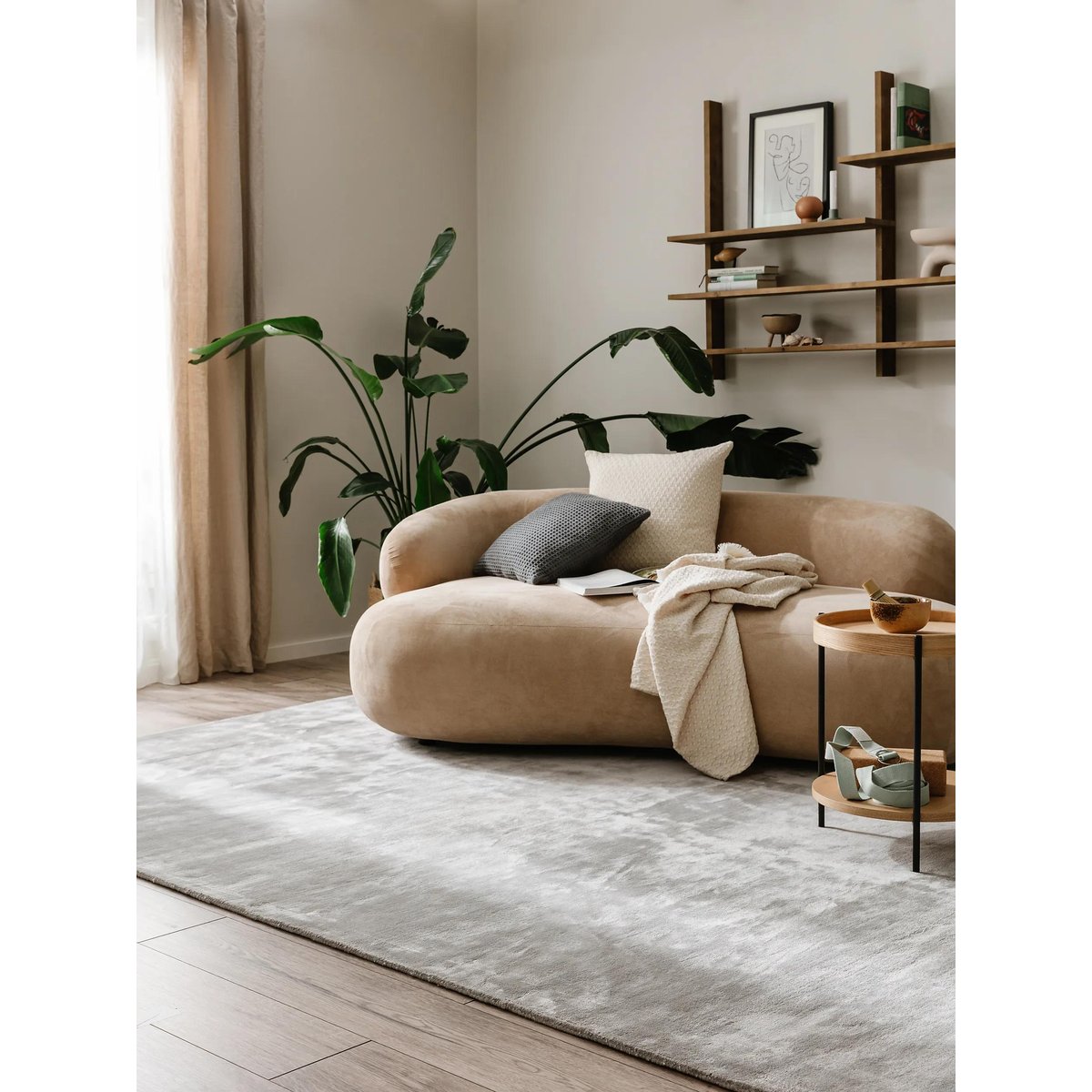 Tapis en viscose tissé main NELA gris, BENUTA 