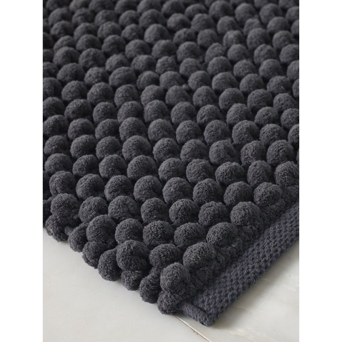 Tapis de bain à pompons gris anthracite, NEXT