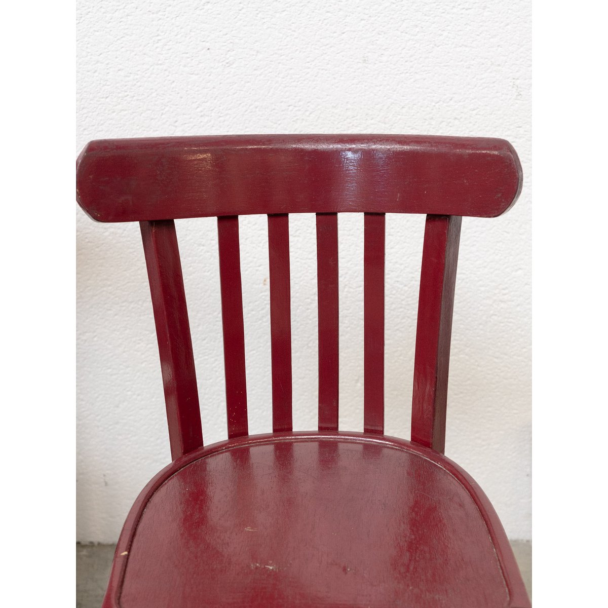 Paire de chaises bordeaux esprit Thonet Claude N°1722 - Bon état bordeaux, DEBONGOUT