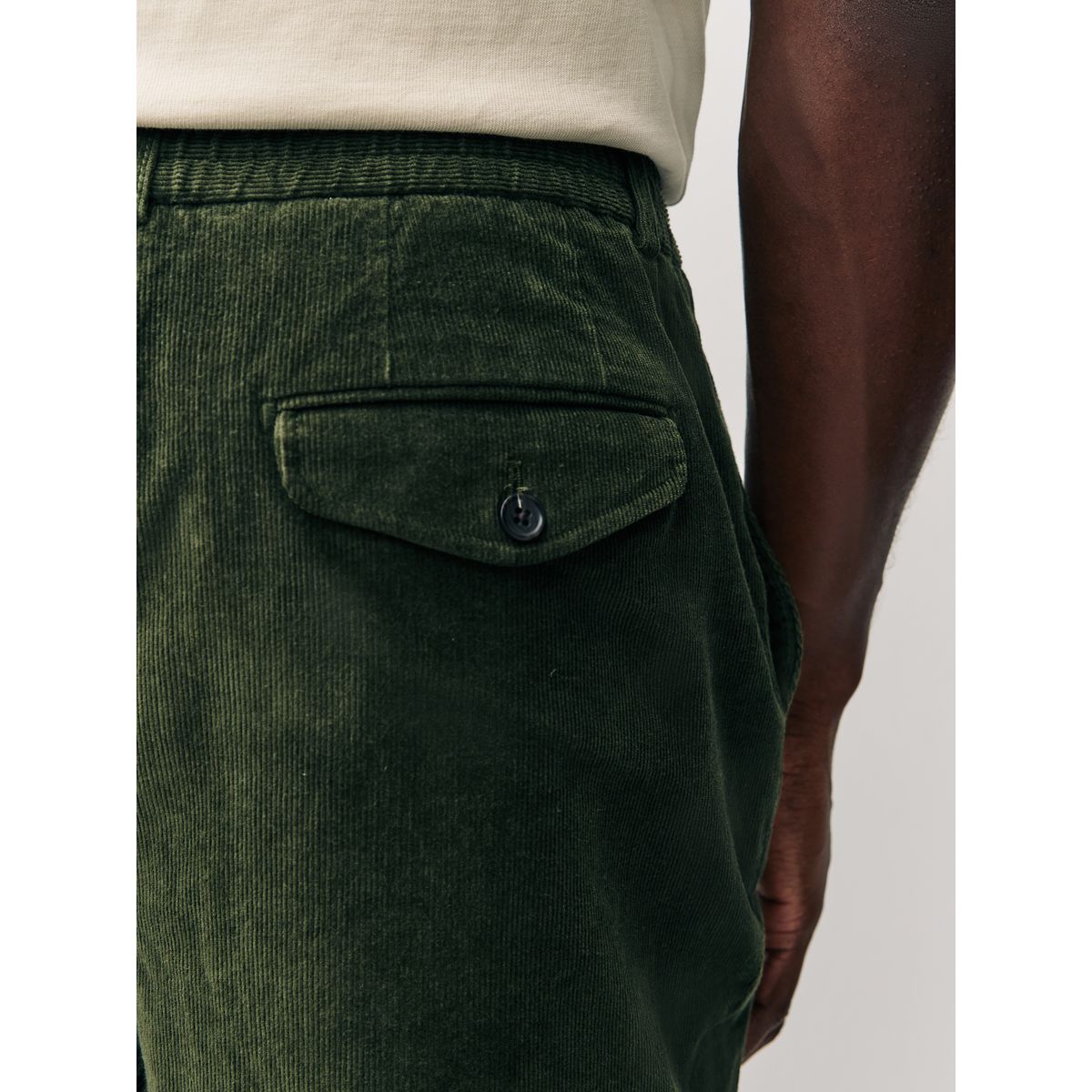 Pantalon regular habillé en velours côtelé vert kaki, NEXT
