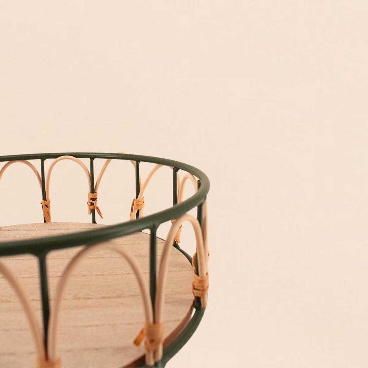 Set de 2 tables d'appoint en rotin et métal noir, ORNAMI