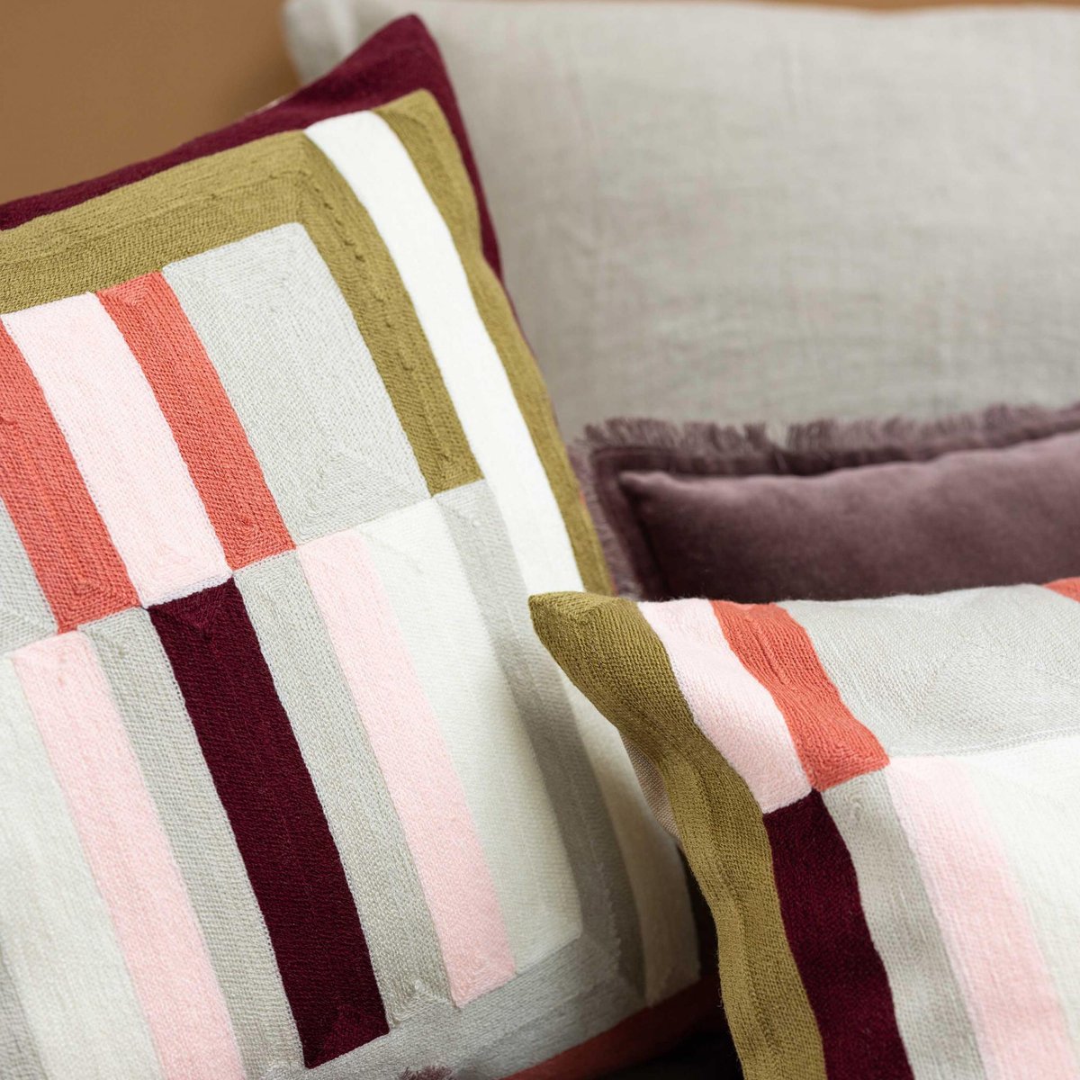 Coussin brodé Jason mousse, VIVARAISE