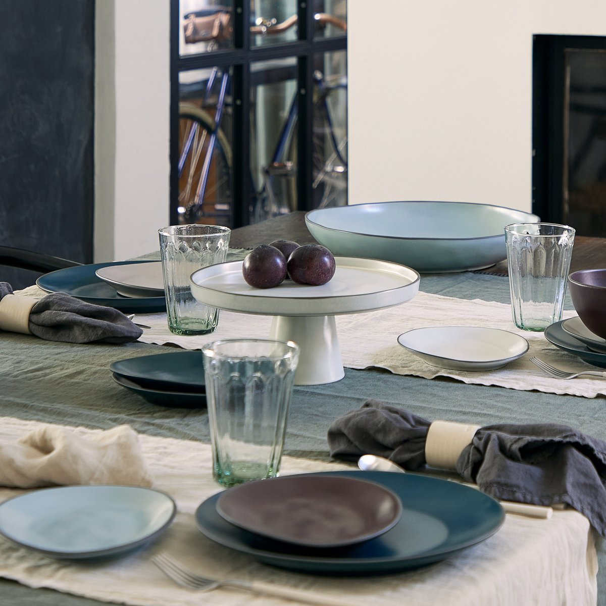 Assiette sur pied Stacked Organic salt, COSTA NOVA