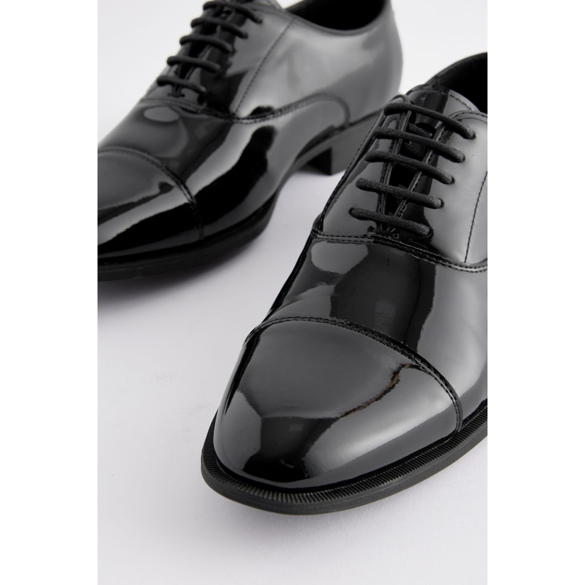Chaussures oxford vernies à bout rapporté noir, NEXT