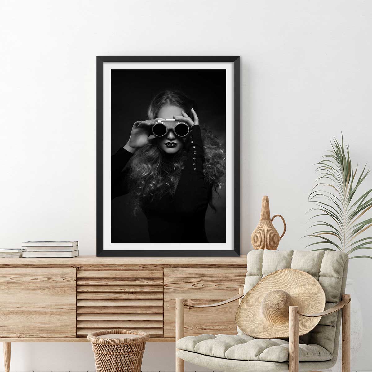 Affiche portrait de femme - Studio - Viki affiche + cadre en bois - noir, HEXOA