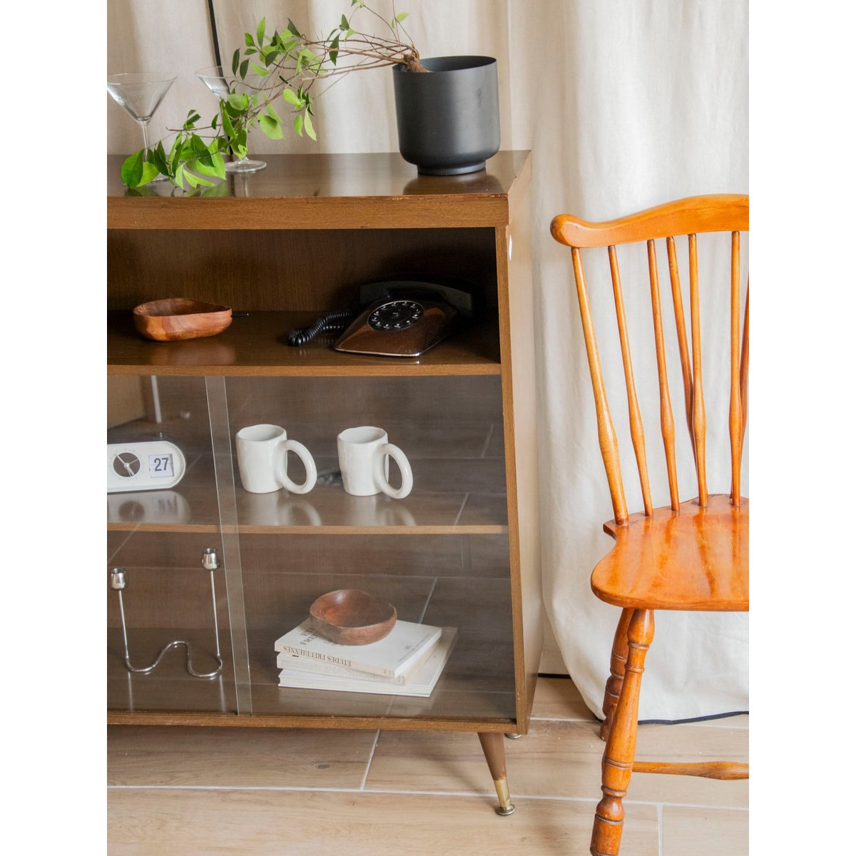 Vitrine en bois plaqué Victoria N°1303 - Bon état bois foncé, DEBONGOUT