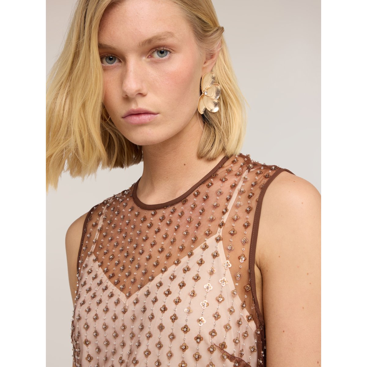 Robe fourreau brodée beige, MOTIVI