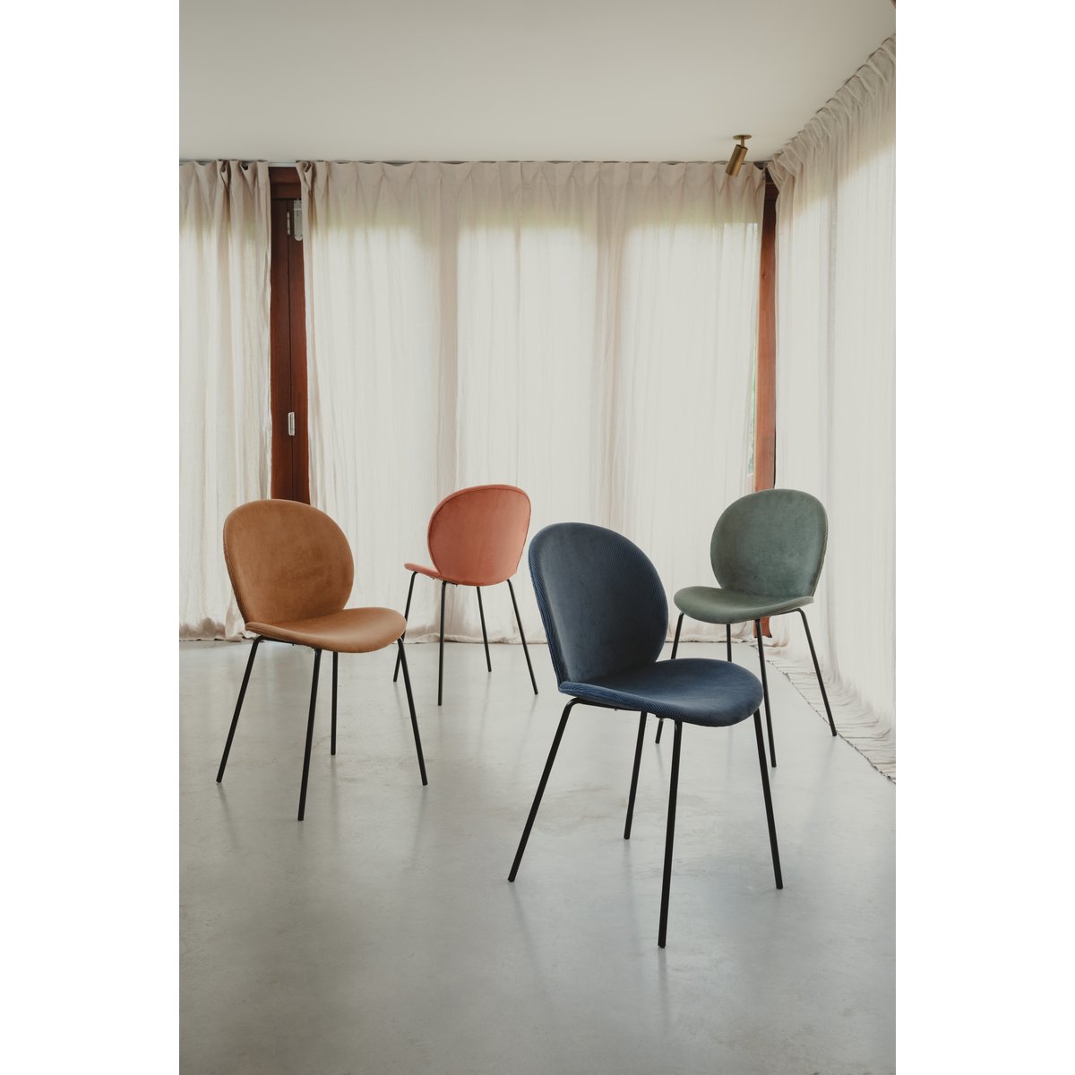 Chaise en velours avec pieds en acier Bonnet vert, ZUIVER