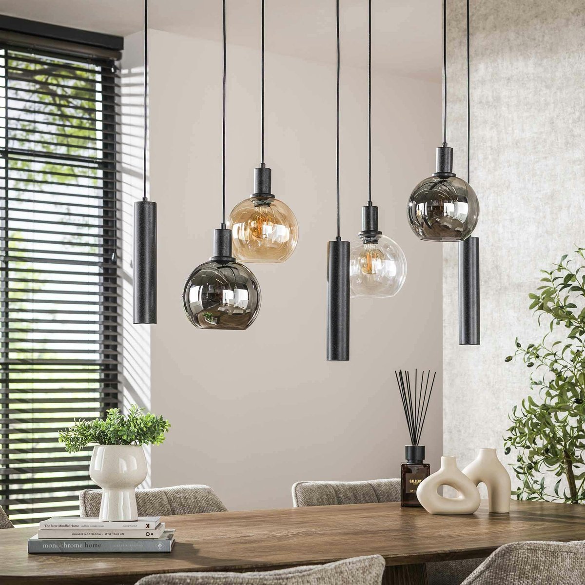 Suspension cuisine vintage - 4 globes verre, 3 cylindres NOVA ambre, PIER IMPORT