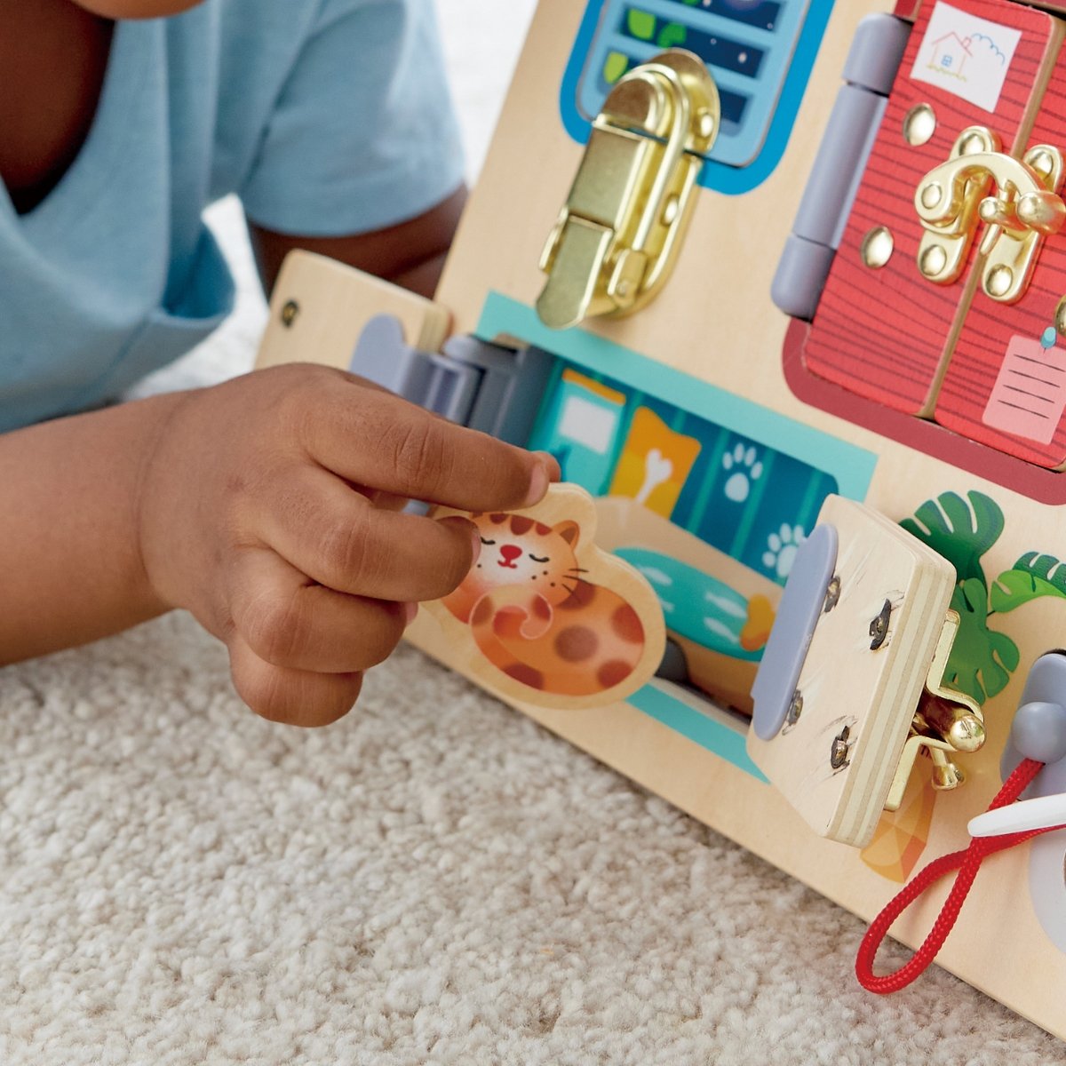 Tableau d'activités multi-fermetures multicolore, HAPE