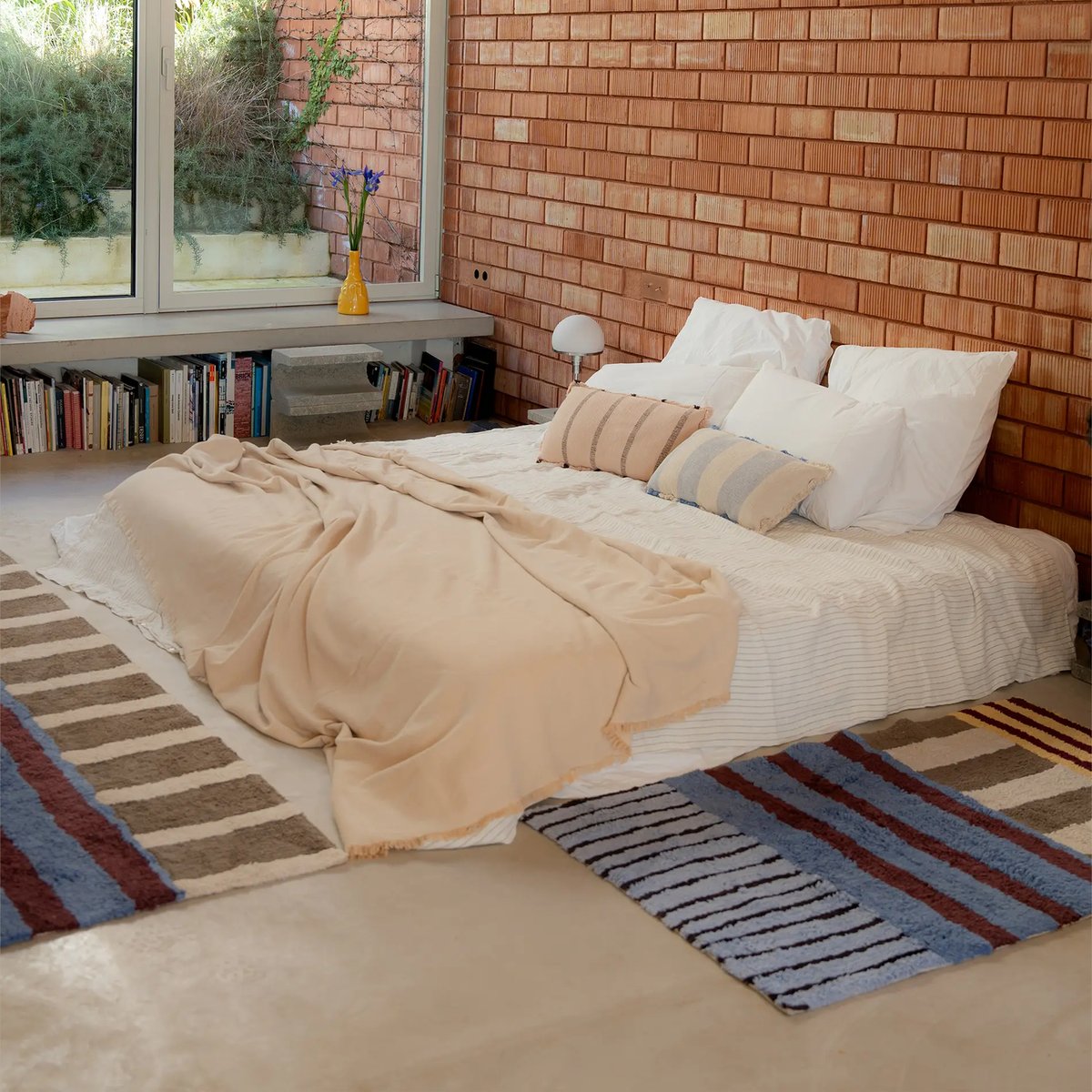 Coussin rectangulaire en coton Lines COLOR ON rose, grain de café, LORENA CANALS