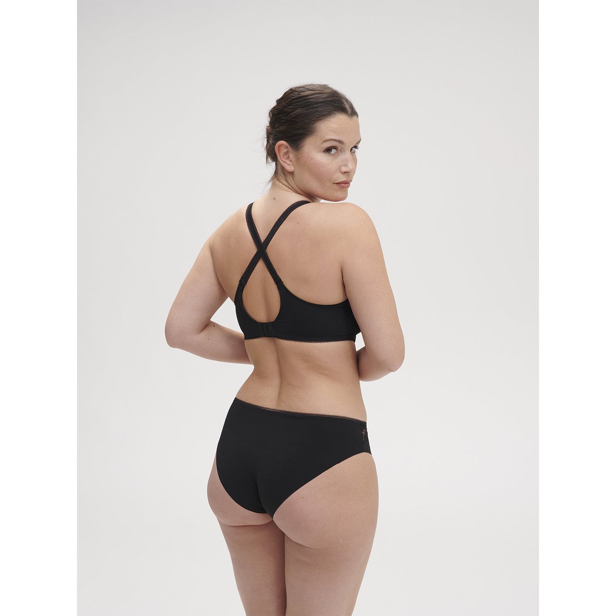 Soutien-gorge avec armatures emboitant, AMAZONE noir, SIMONE PERELE