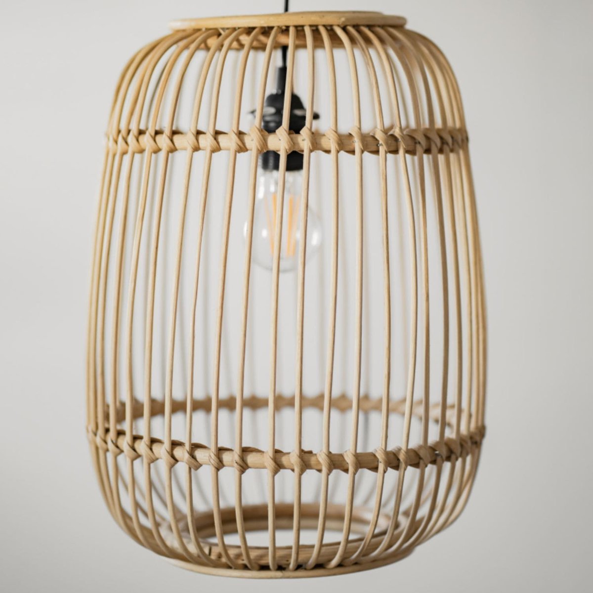 Suspension ronde 30CM - JAVA rotin blanchi, SAUDARA COLLECTIONS