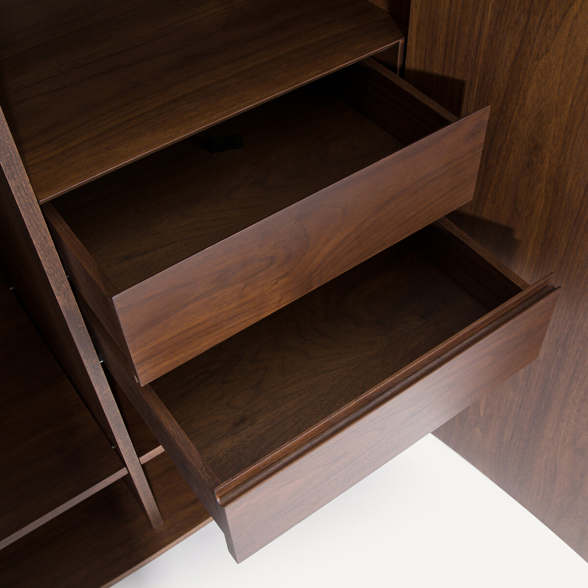 Armoire en plaqué noyer, Willow teinté coloris noyer, AM.PM