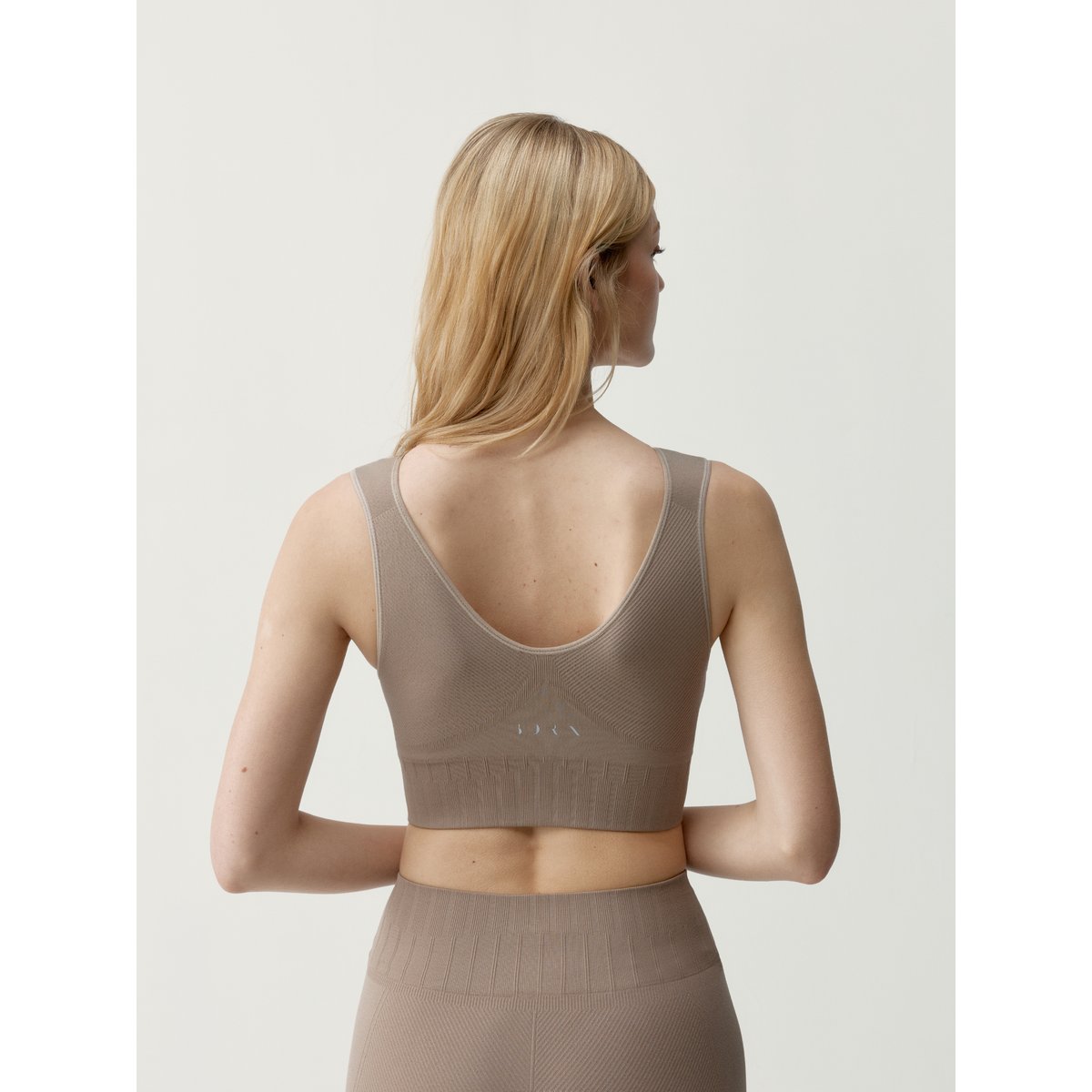 Brassière de Sport Seamless Fixation Moyenne ANNAPURNA taupe, BORN