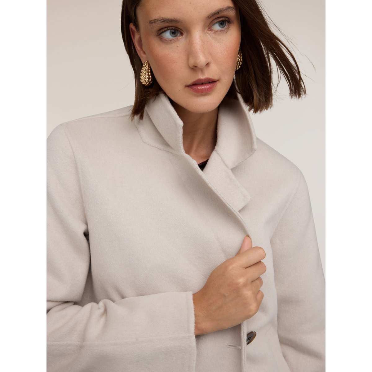 Manteau croisé blanc, MOTIVI