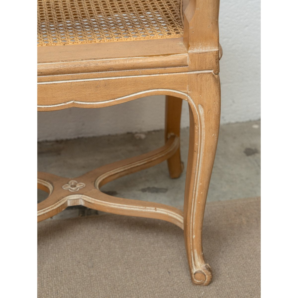 Lot de 4 chaises en bois et cannage Claude N°1420 - Bon état bois clair, DEBONGOUT