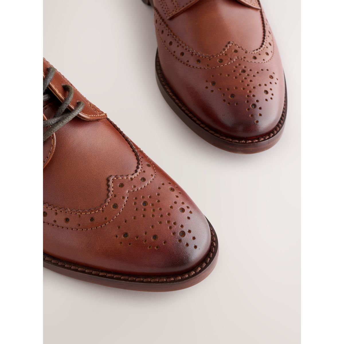 Chaussures richelieu en cuir premium à lacets marron fauve, NEXT