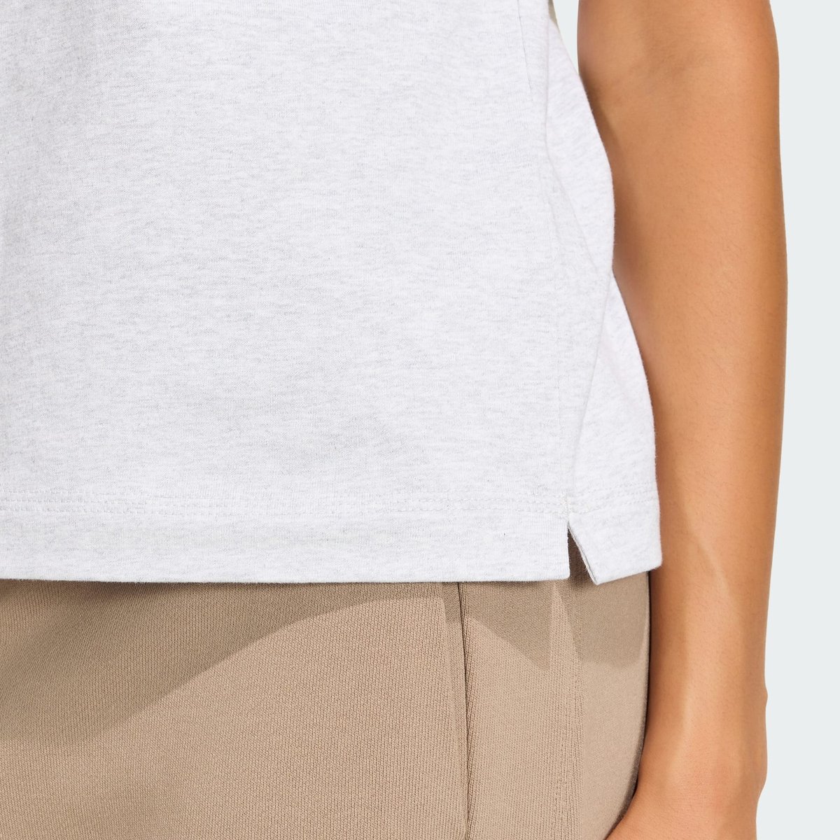 T-Shirt Graphique Brodé Colorpop Seasonal Essentials T-Shirt Graphique Brodé Colorpop Seasonal Essentials light grey heather / olive strata, ADIDAS SPORTSWEAR