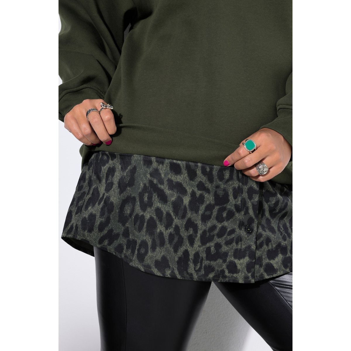 Sweat-shirt oversize, base chemisier arrondie olive foncé, STUDIO UNTOLD