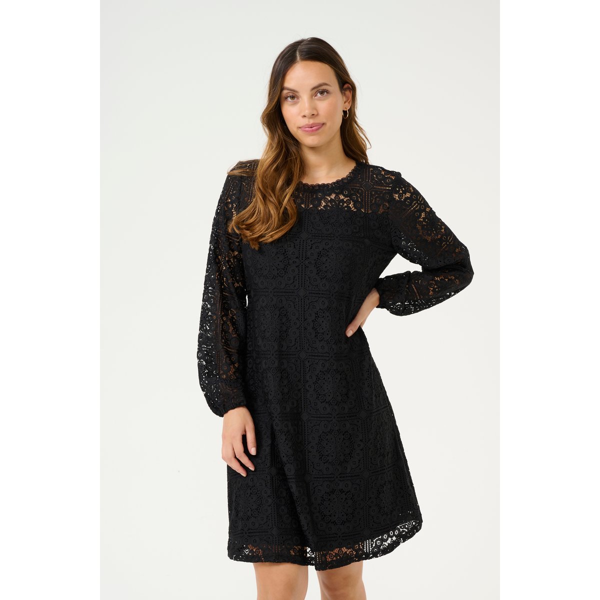 Robe noir pitch black, CREAM