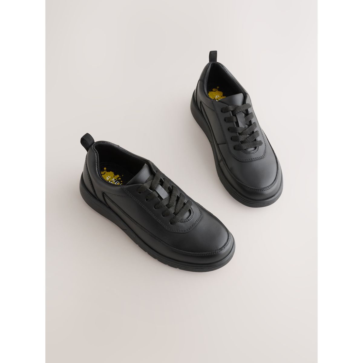 Chaussures d’école à lacets en cuir noir, NEXT