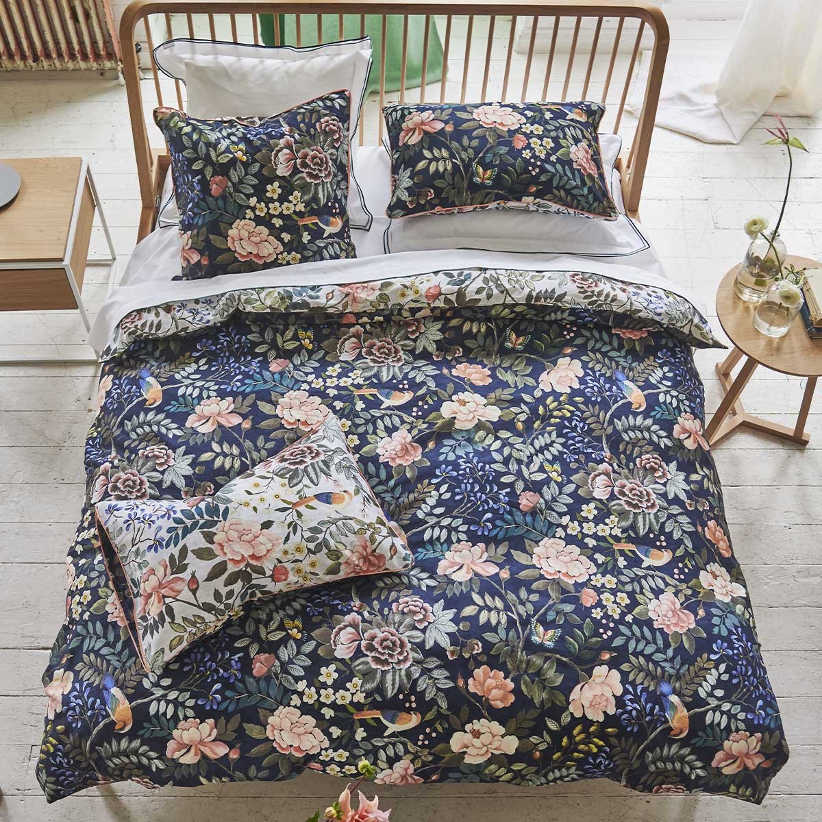 Taie d'oreiller imprimée en satin de coton, PORCELAIN DE CHINE bleu midnight, DESIGNERS GUILD