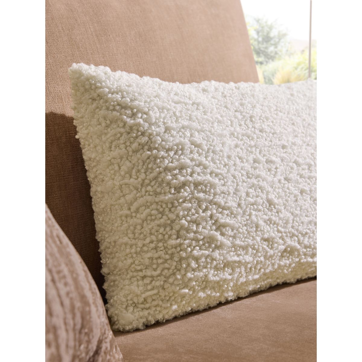 Coussin en maille texturée de laine ivoire, NEXT