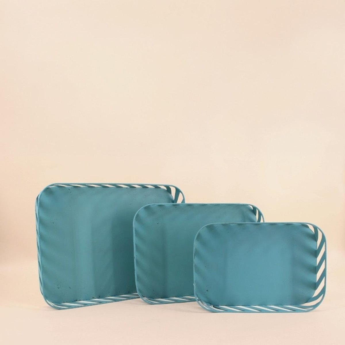 Plateau en métal bleu ajouré 20x30cm bleu, ORNAMI