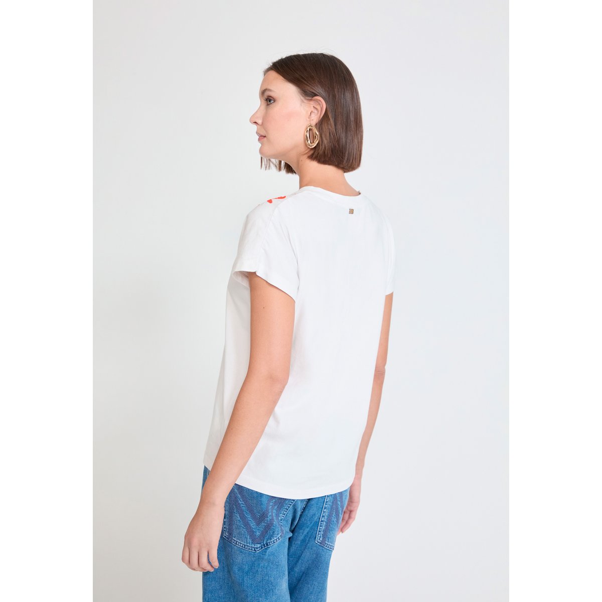 T-shirt col V à broderies florales et sequins en coton blanc, LOLA CASADEMUNT