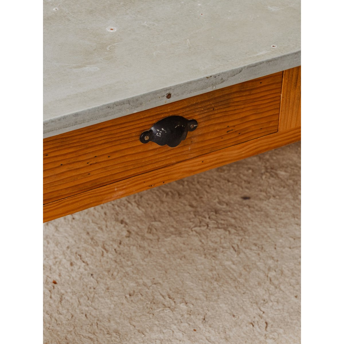 Table basse en bois et métal Léonie N°1166 - Bon état bois foncé, DEBONGOUT
