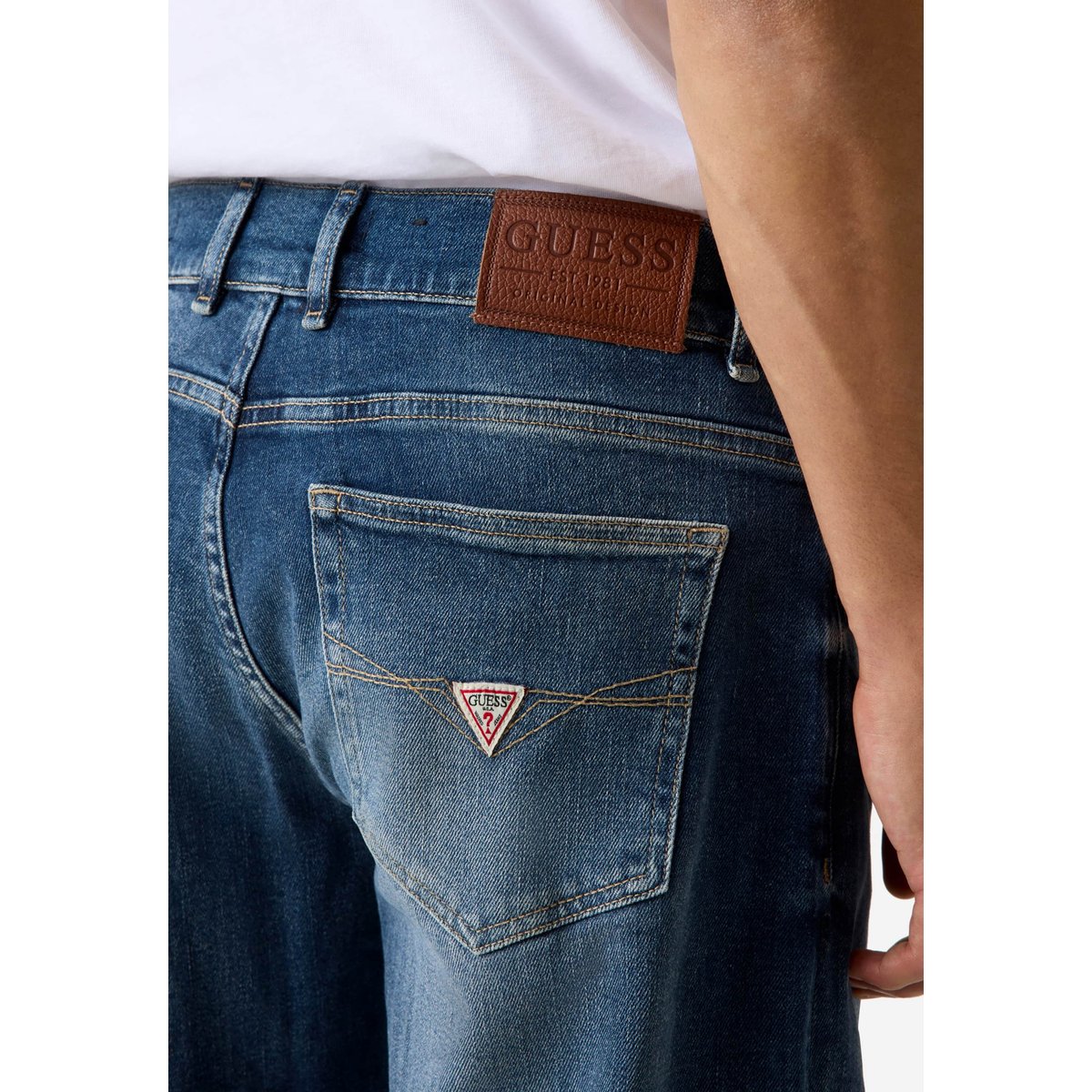 Jean Droit Damon bleu, GUESS