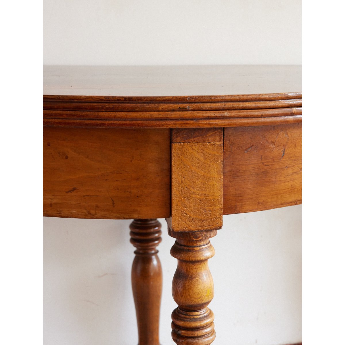 Table d'appoint demi-lune en bois Francine N°1633 - Bon état bois foncé, DEBONGOUT