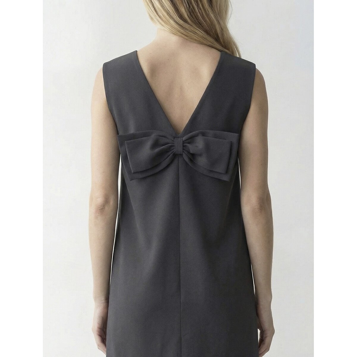 Kurzes Kleid mit V-Ausschnitt, Schleifen-Detail auf dem Rücken schwarz, VILA