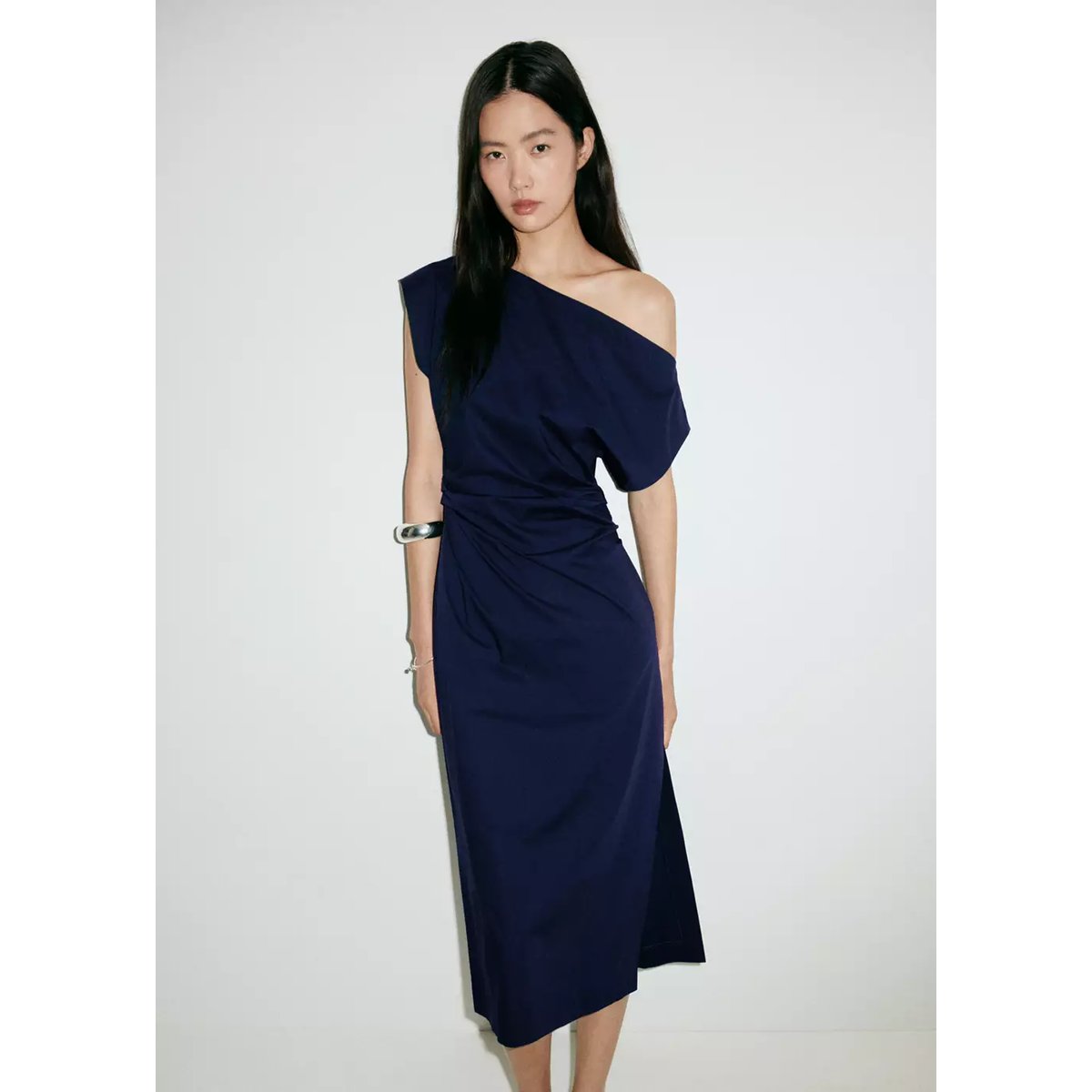Robe asymétrique froncée bleu, MANGO