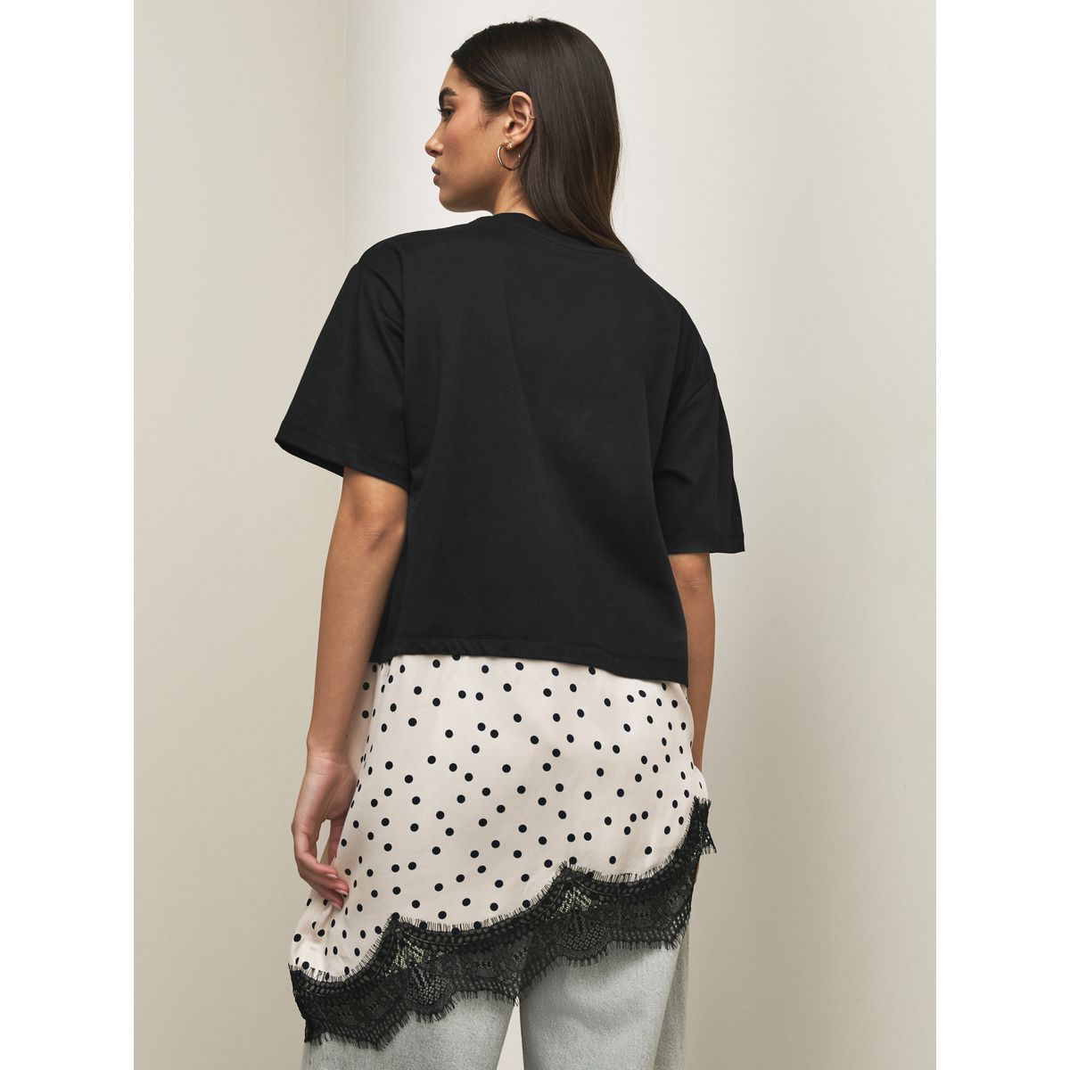 T-shirt en dentelle/satin à manches courtes noir à pois, NEXT