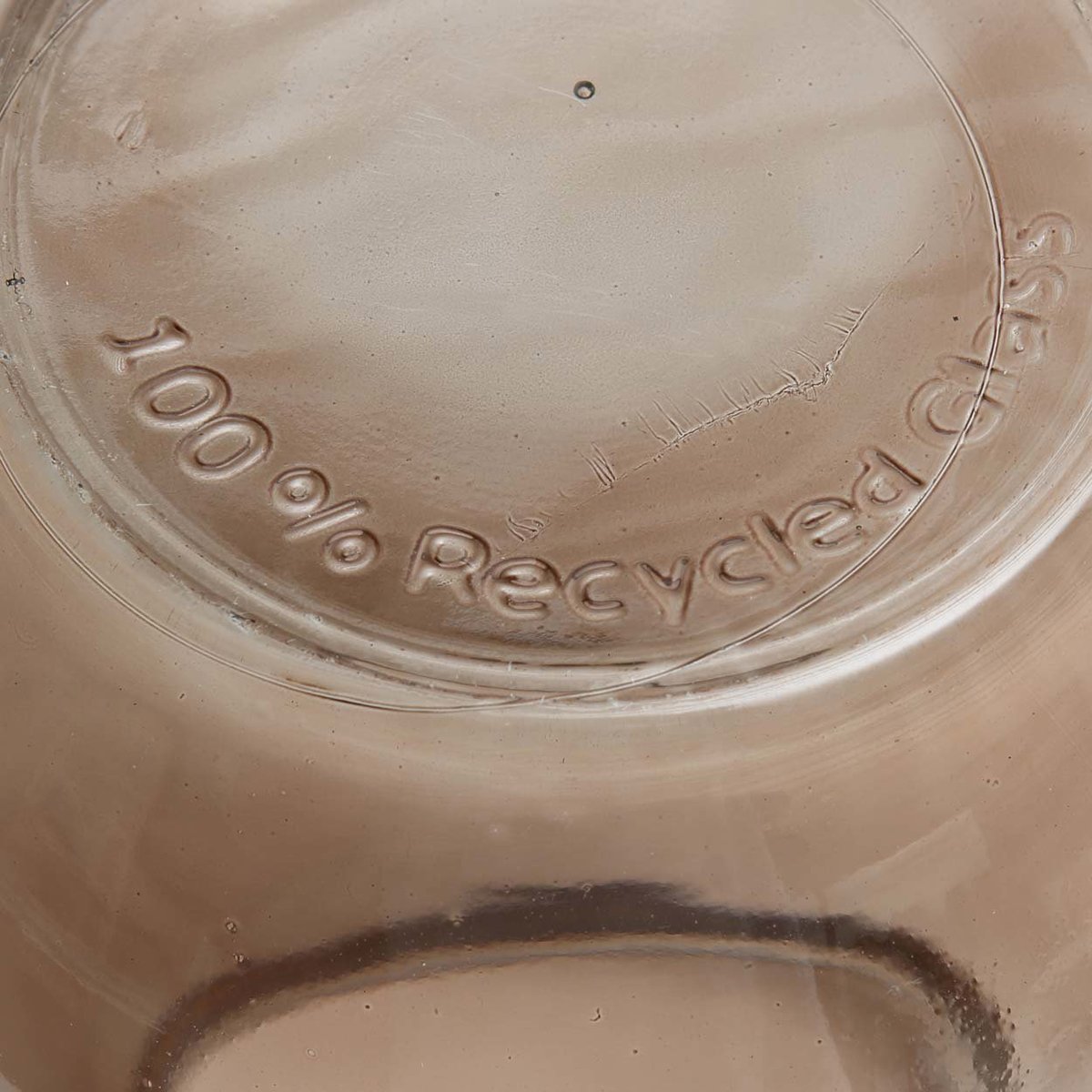 Le vase en verre recyclé QIEZI beige, BAZAR BIZAR