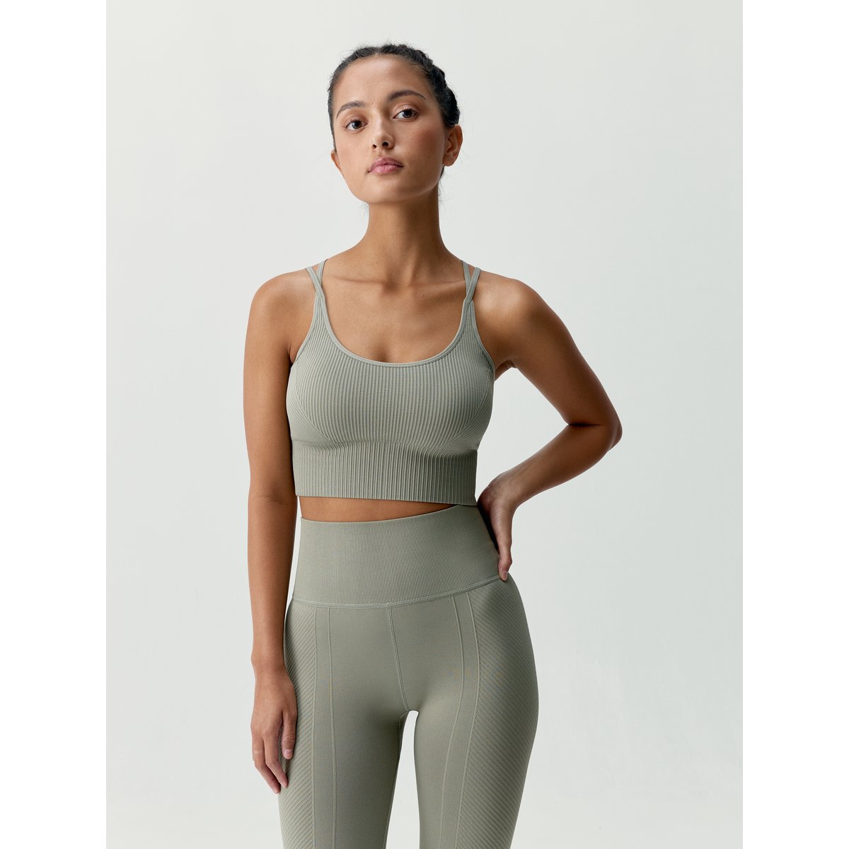 Brassière de Sport Seamless Fixation Moyenne DEVIKA vert marais, BORN