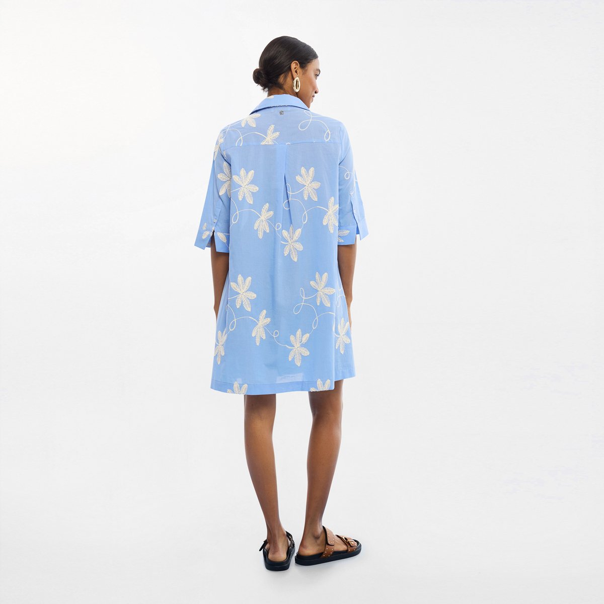Robe chemise brodée coupe trapèze ciel, LOLA CASADEMUNT
