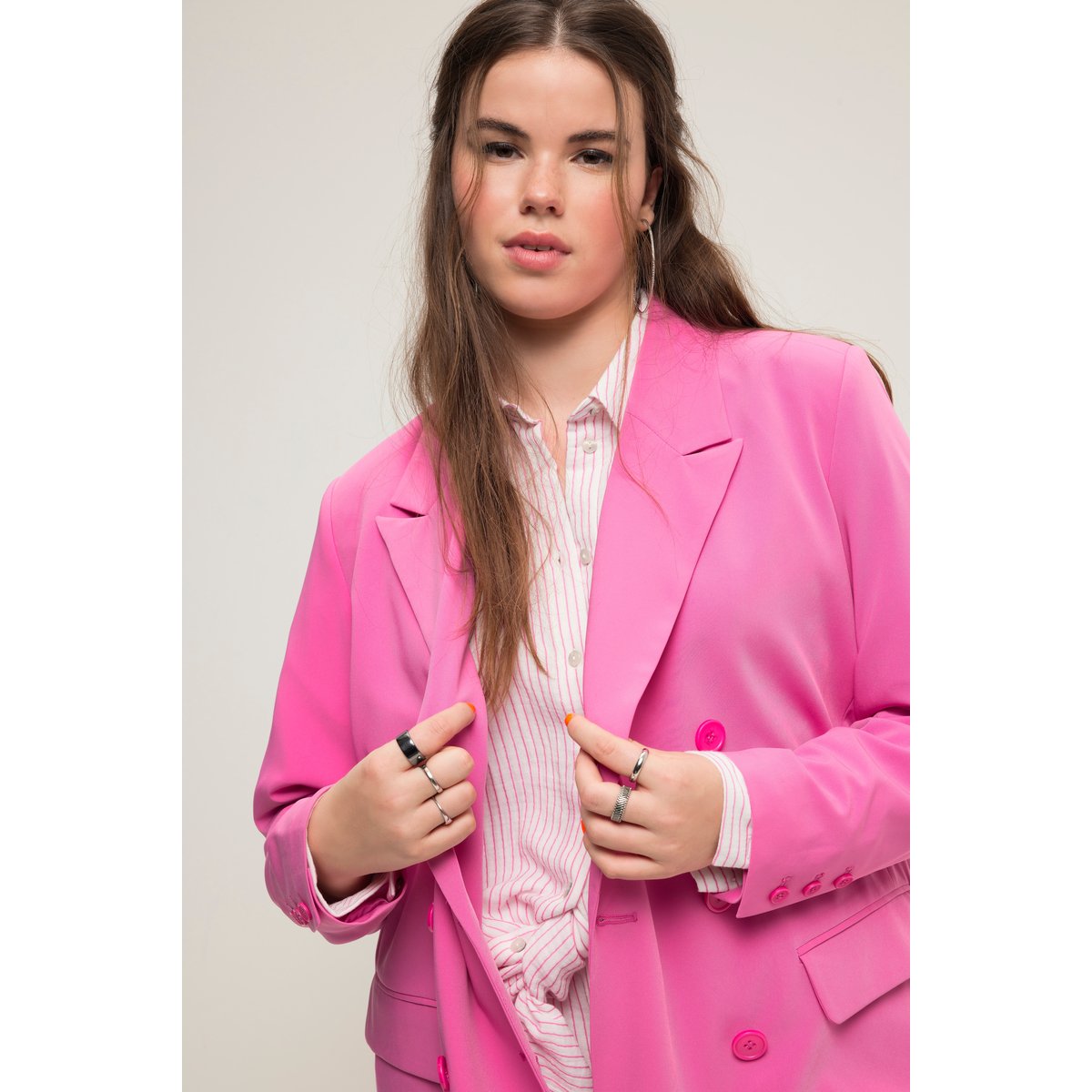 Blazer coupe Loose Fit. Double rangée de rose pâle, STUDIO UNTOLD
