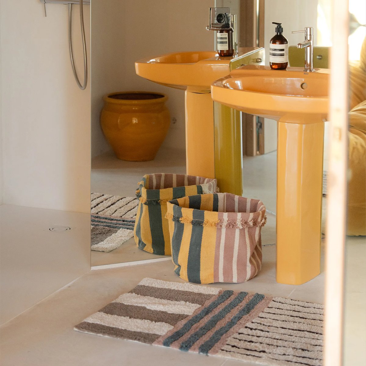 Tapis rectangulaire en coton Earth COLOR ON naturel, terrazzo, beige à pois, grain de café, marron, brun terre, gris foncé, ocre, LORENA CANALS