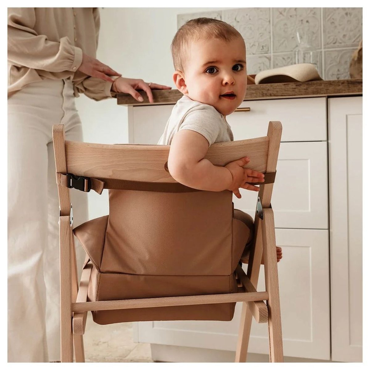 Réhausseur pour chaise bébé nomade camel, TINEO