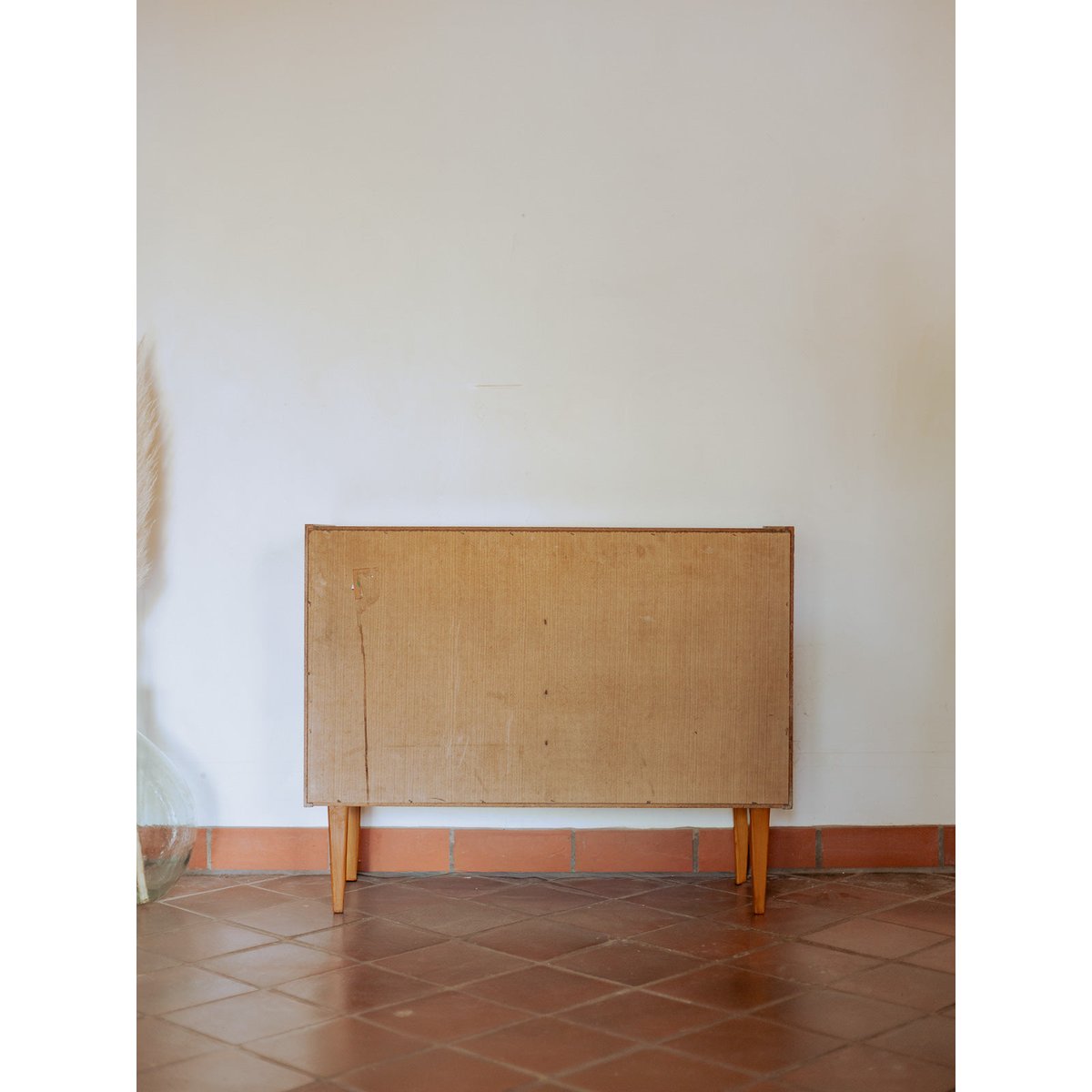 Commode scandinave aux poignées en métal doré Olga N°687 - Bon état bois clair, DEBONGOUT