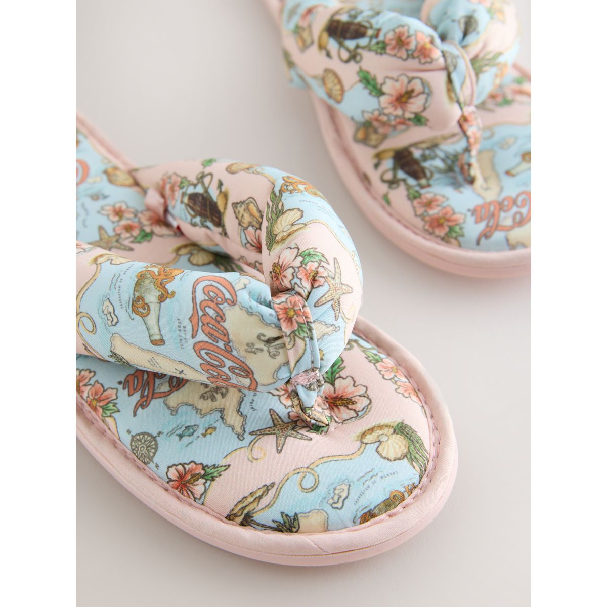 Chaussons rembourrés à entredoigt coca cola rose/bleu, NEXT