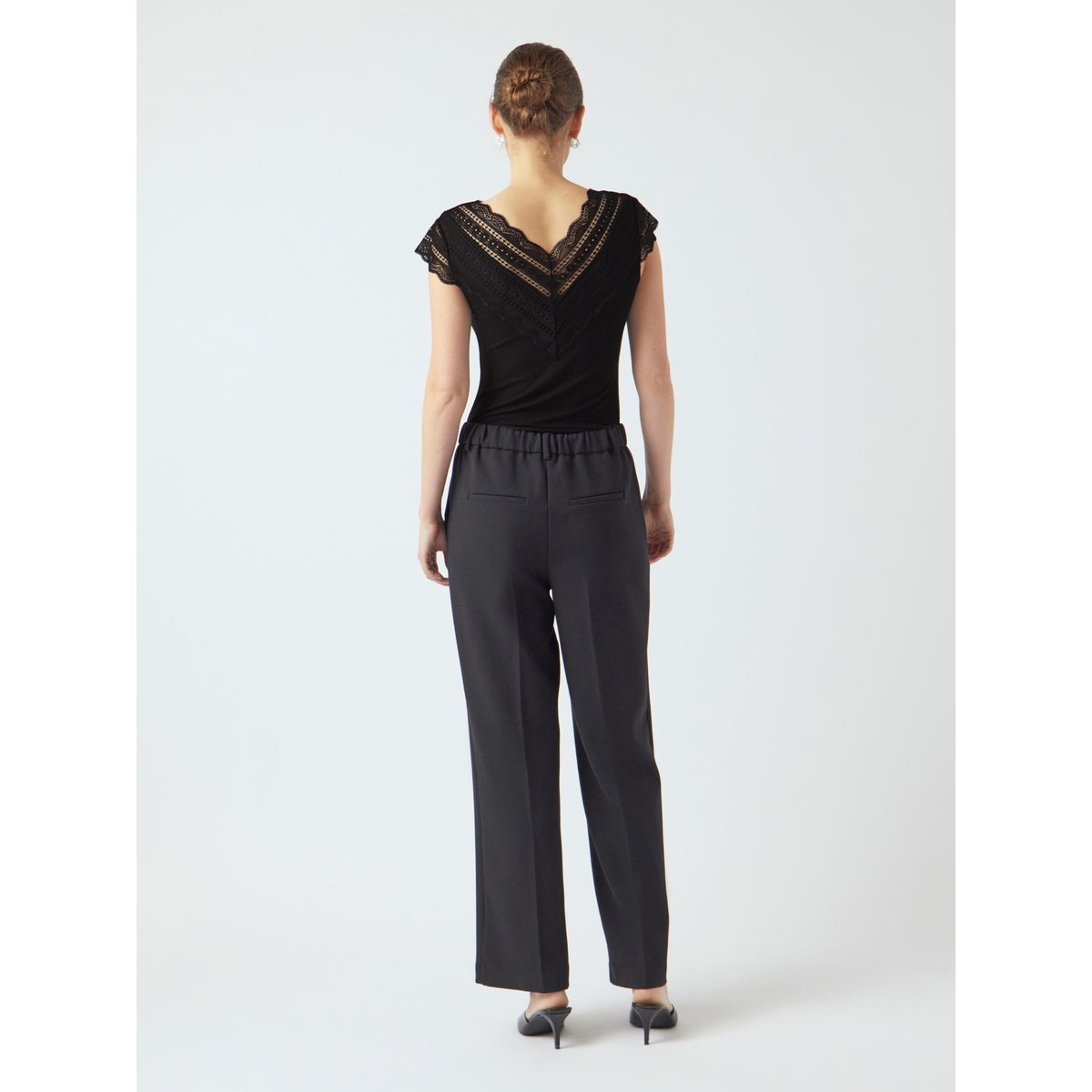 Top black 1, YAS