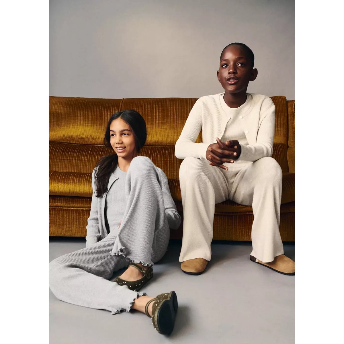 Espadrilles à boucle avec clous décoratifs kaki, MANGO KIDS